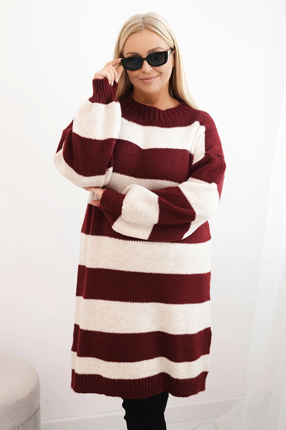 Moteriška megztinė suknelė Plus Size dryžuota bordo