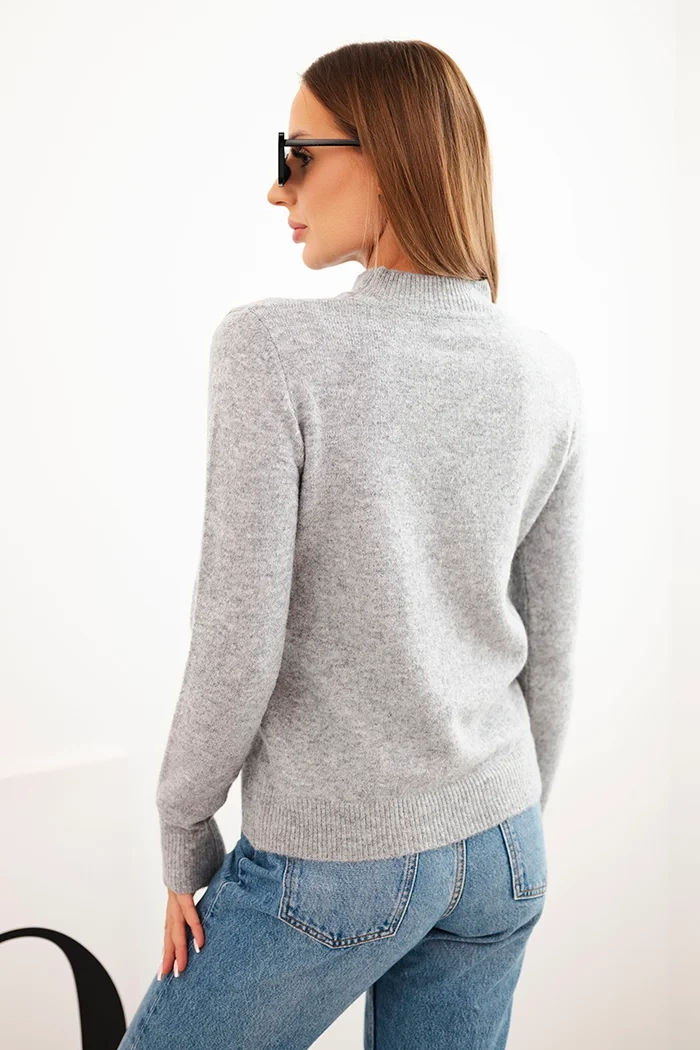 Damenpullover mit Stehkragen aus weichem Strick grau
