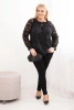 Dámska blúzka Plus Size s čipkovými rukávmi a ozdobným výstrihom čierna