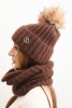 Damenwinterset mit Pompon und Schal braun