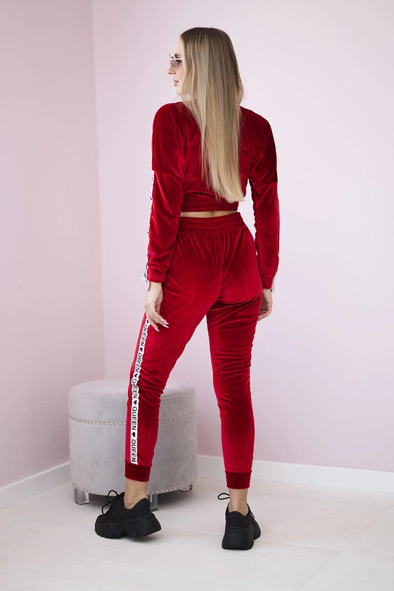 Velurová souprava s nápisem Queen red