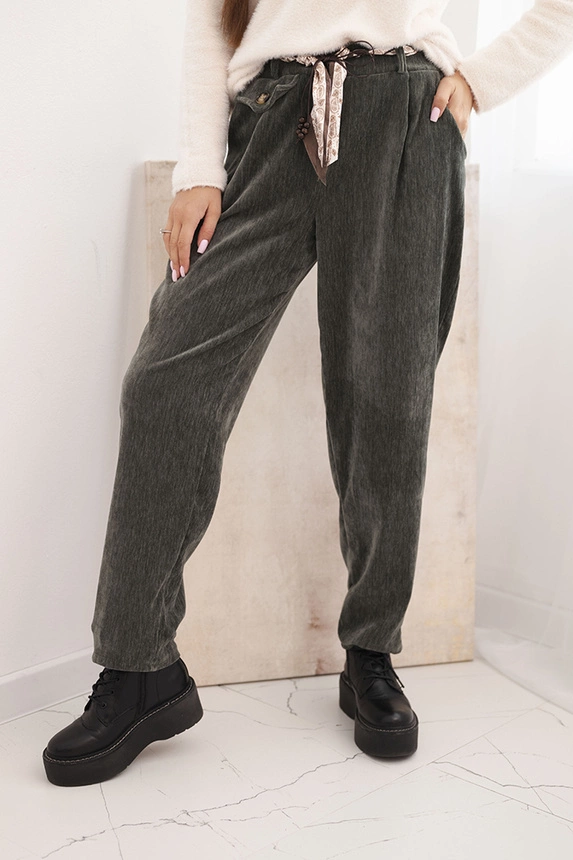 Damenhose aus Viskose mit einem Schalgürtel khaki