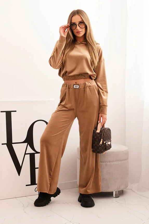 Damen-Sweatanzug aus Samt mit weitem Bein und Kapuzenpullover camelowy