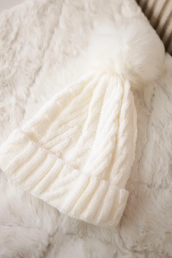 Cap with fleece Warkocz K226 white