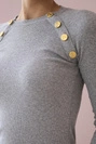 Kleid mit Zierknöpfen grau