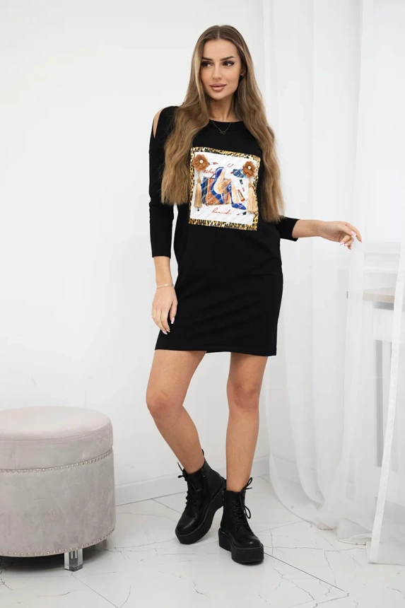 Dress with graphics 3D and decorative pom pom black