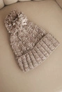 Damenwintermütze mit Pompon aus Wolle K424 dunkelbeige