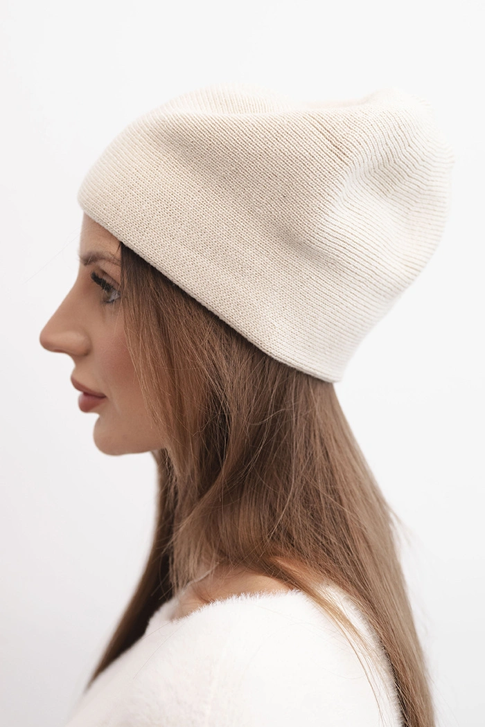 Czapka damska wełniana klasyczna gładka beanie K420 beżowa