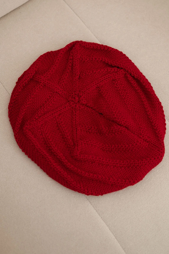Women's winter wool hat with a loose fit and decorative weave K378 red