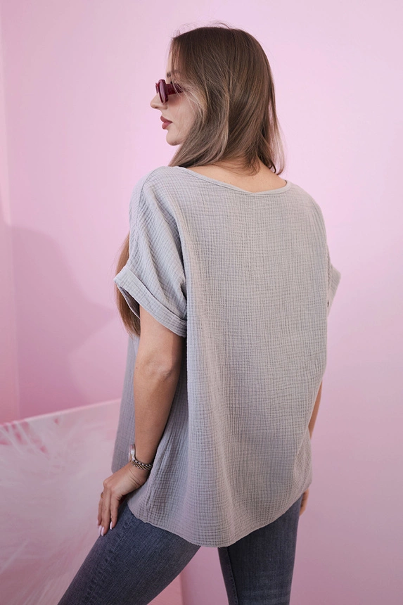 Muslin blouse with a necklace fango