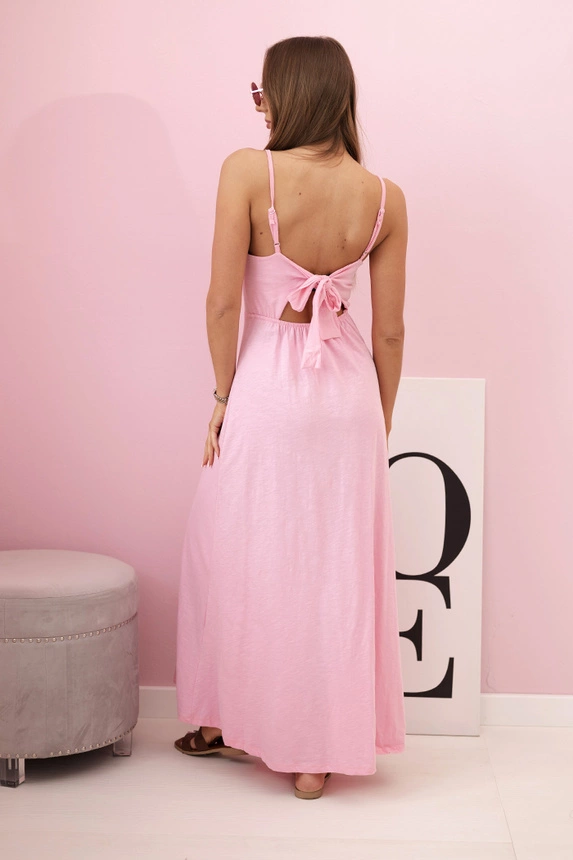 Damenkleid mit Trägern und ausgestelltem Saum hellrosa