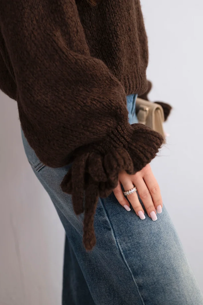 Women's sweater with mohair blend, thick knit and decorative sleeves brown
