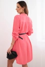 Kleid mit längerem Rücken und Gurt, himbeerfarben