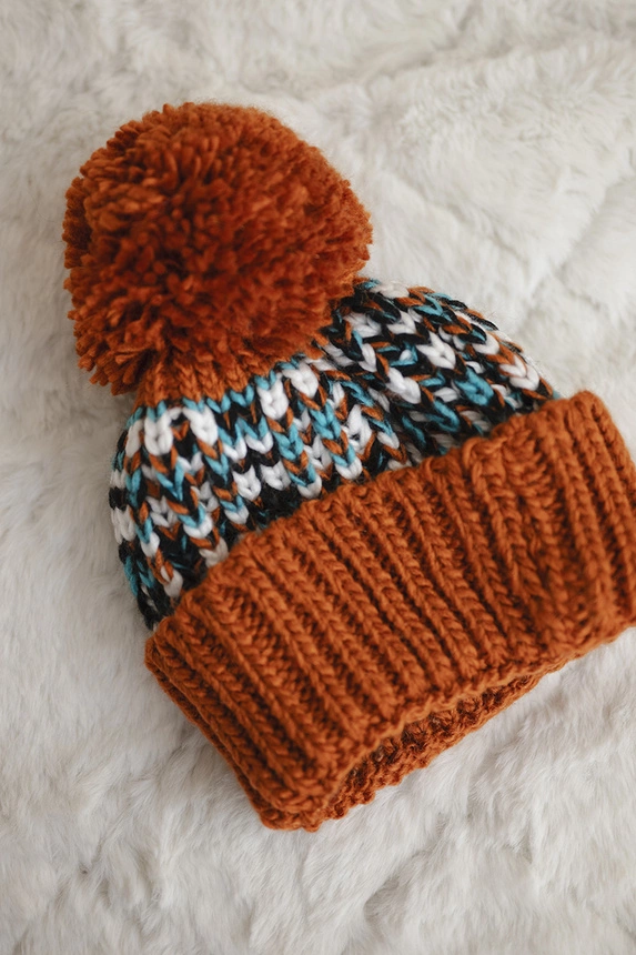 Cap with a pompom Ellen K325 foxy