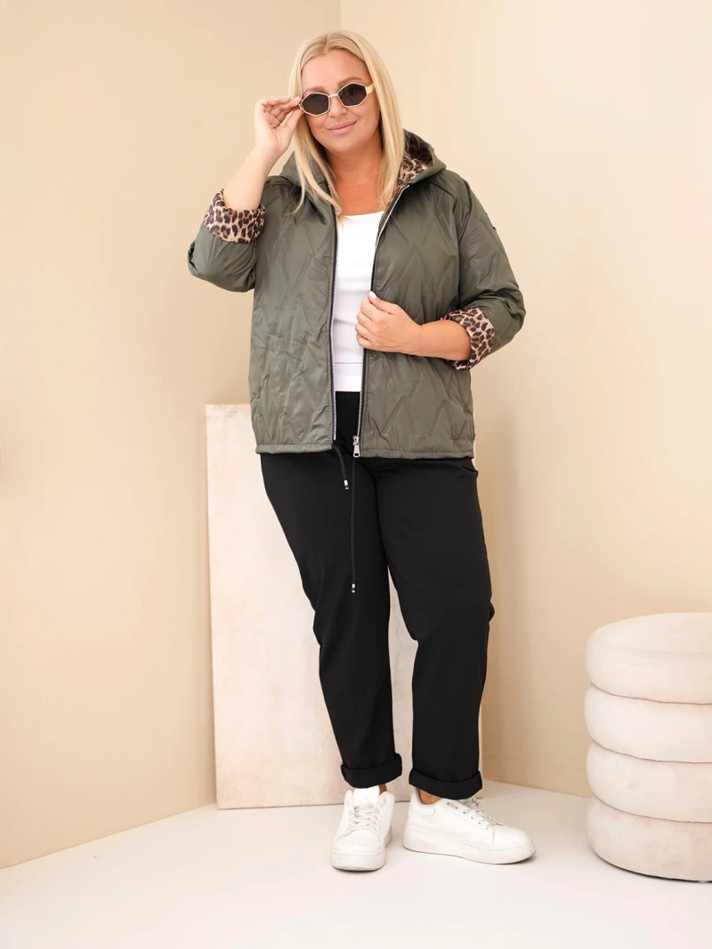 Dámská bunda Plus Size s kapucí a leopardím lemováním khaki
