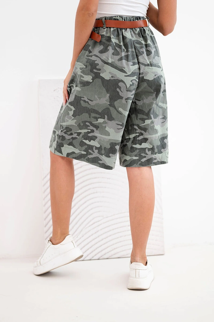 Damen-Shorts mit Gürtel und Camouflage-Muster für den Sommer khaki