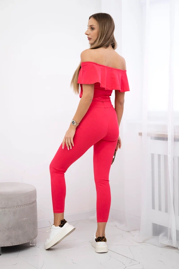 Set with a frill raspberry