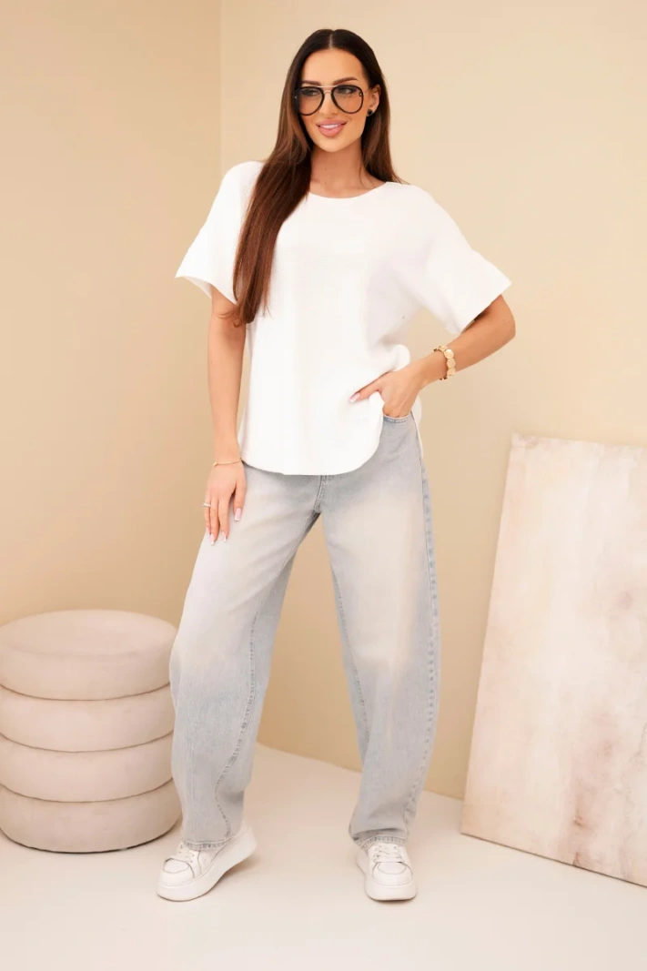 Dámský svetr s krátkým rukávem volného střihu bílý