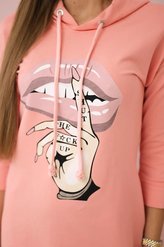 Kleid mit längerem Rücken und farbenfrohem apricotfarbenem Druck