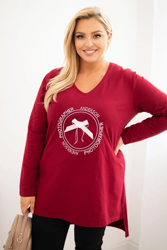 Damenbluse mit längerem Rücken und Druck bordeaux