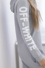 Off White šedé šaty