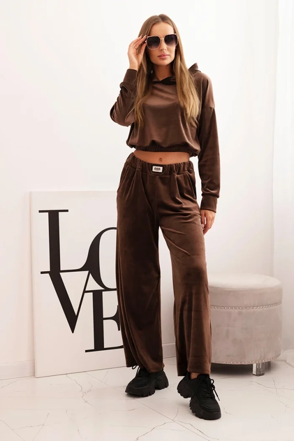 Women's velour tracksuit with wide legs and hoodie brown