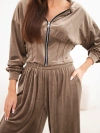 Moteriškas veliūrinis viskozės komplektas su trumpu džemperiu ir plačiomis kelnėmis fango žalia