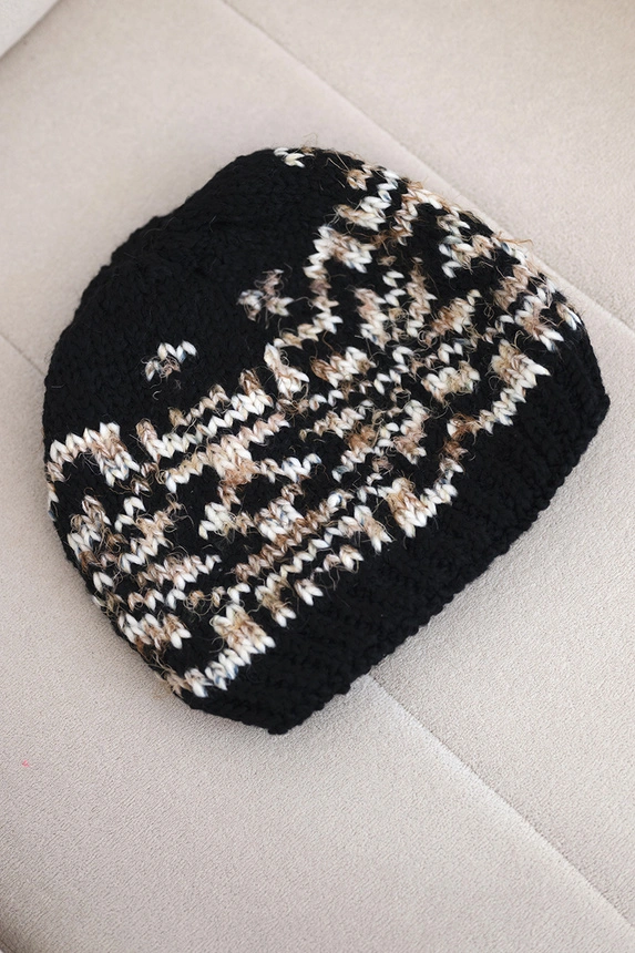 Women's wool winter hat with decorative crystals K399 black