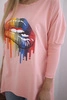 Oversize-Bluse mit Regenbogen-Lippenprint in Apricot