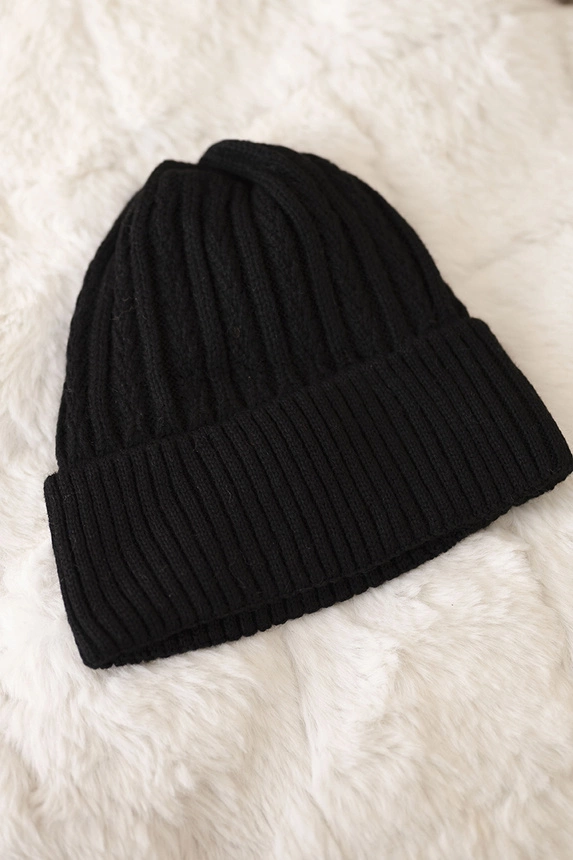 Čiapka tenká Grace K211 čierna