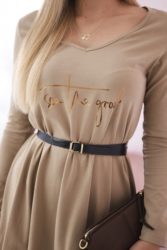 Kleid mit Ziergürtel und Aufschrift Kamel