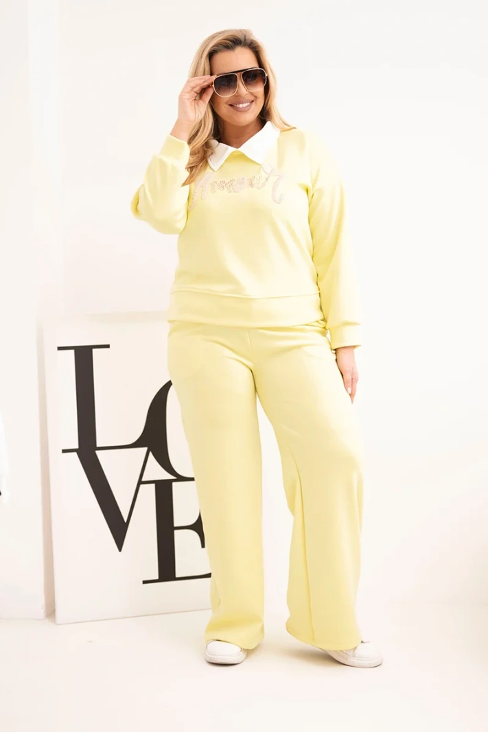 Komplet dámsky maslo Plus Size so širokými nohavicami a golierom žltý
