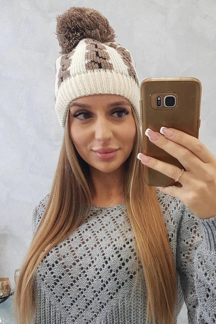Dámska čiapka s pomponom Rozalia K323 mocca+ecru