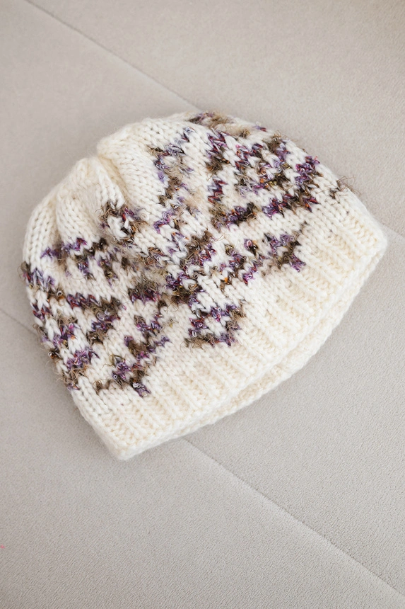 Women's wool winter hat with decorative crystals K399 black