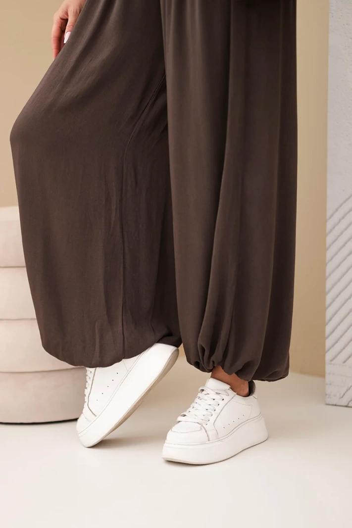 Women's viscose trousers with loose leg brown
