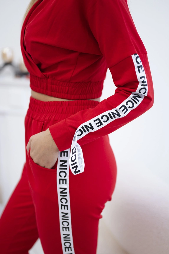 Set with decorative stripes red