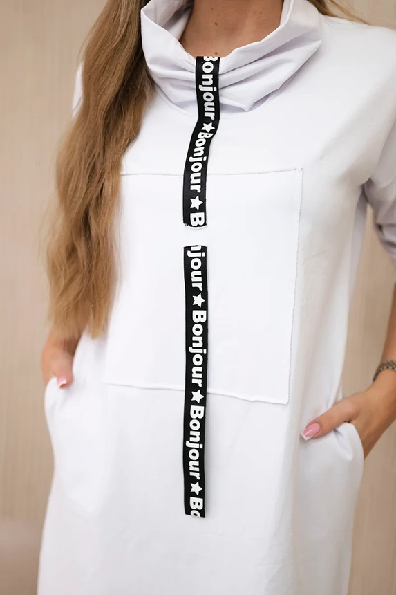 Suknelė su kaklaraiščiu balta