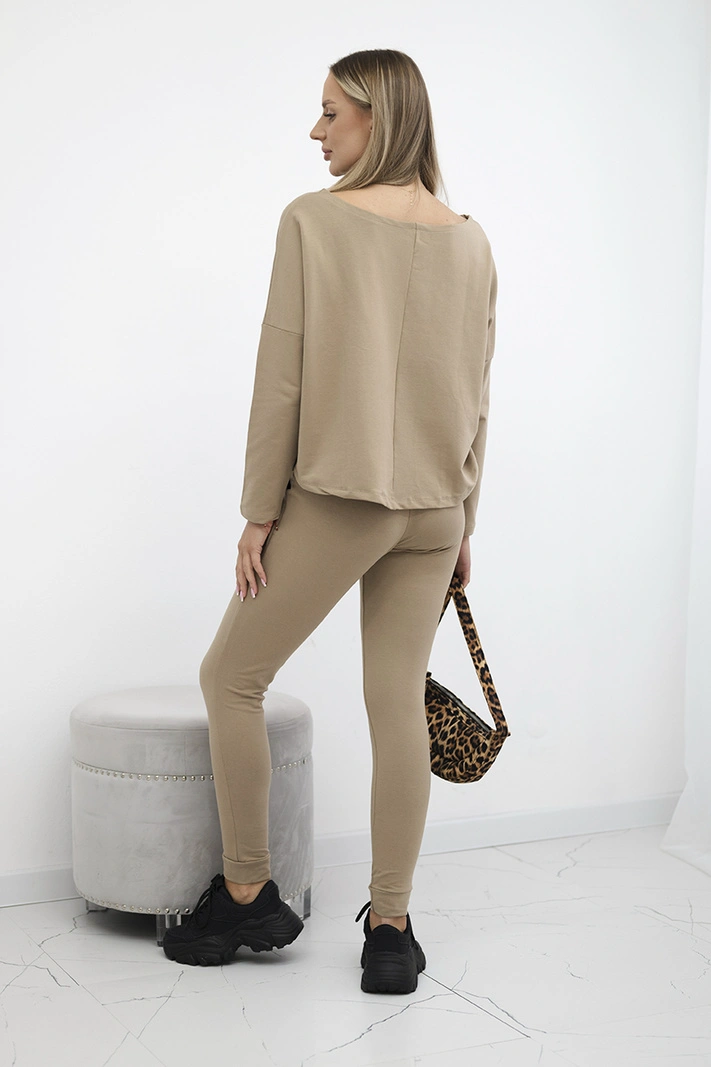 Set with oversized blouse camel