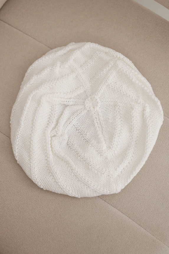Damen Wintermütze aus Wolle mit lockerem Schnitt und dekorativem Muster K378 weiß
