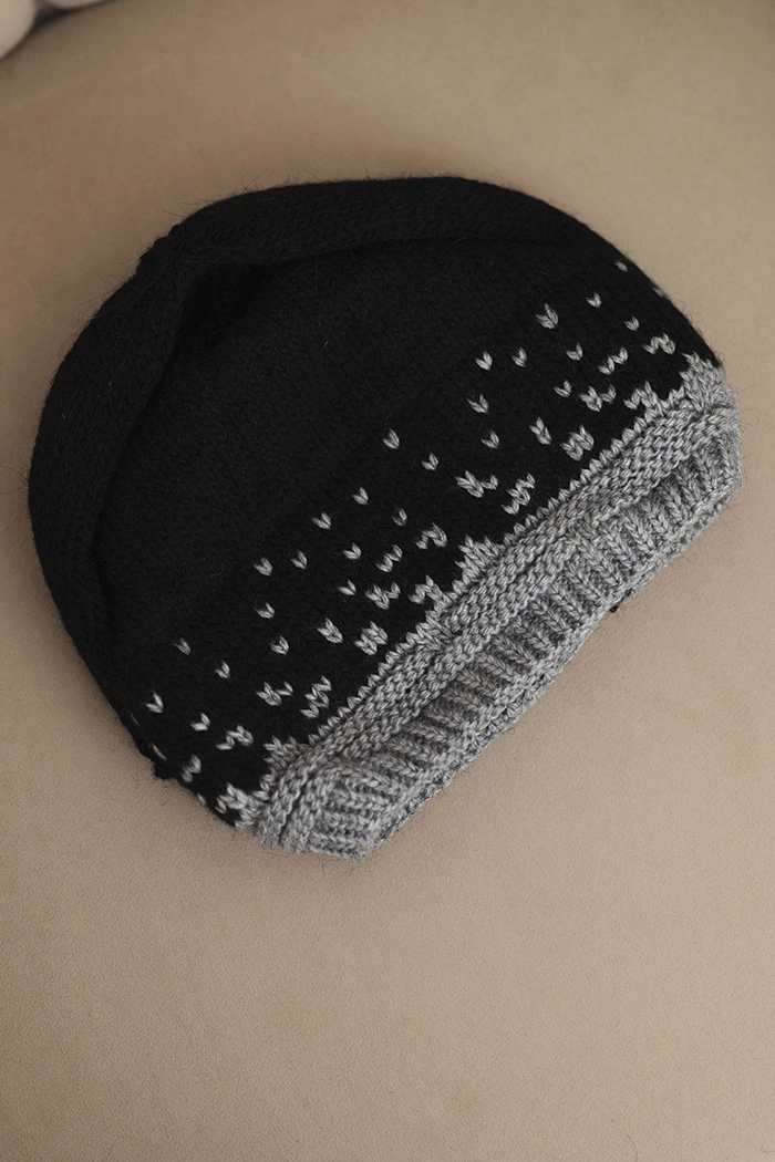 Women's winter wool hat with geometric pattern K477 black + gray