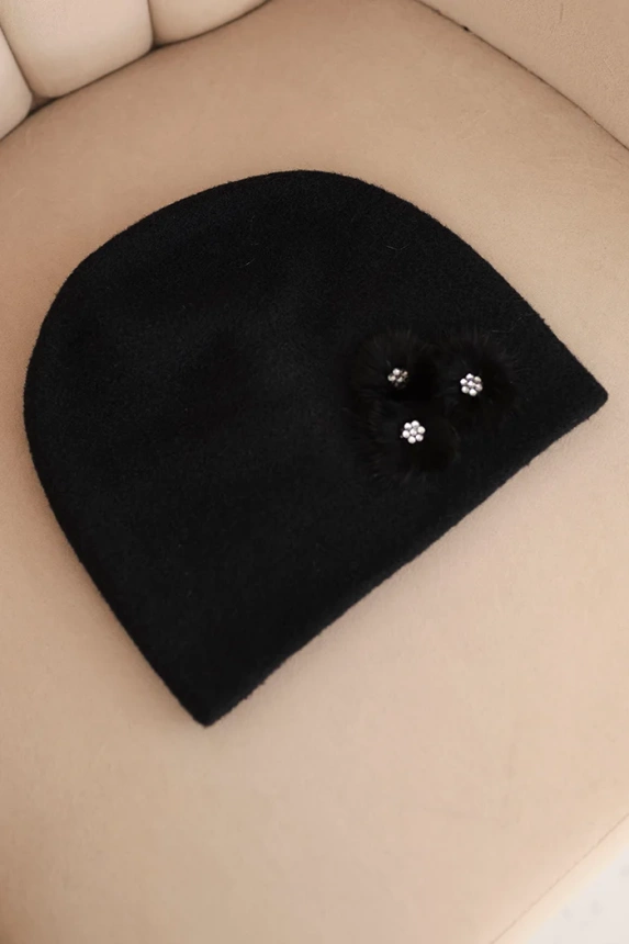 Women's hat with decorative fur flowers elegant black