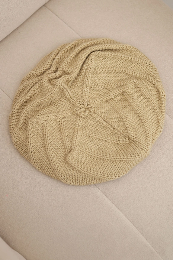 Women's winter wool hat with a loose fit and decorative weave K378 beige