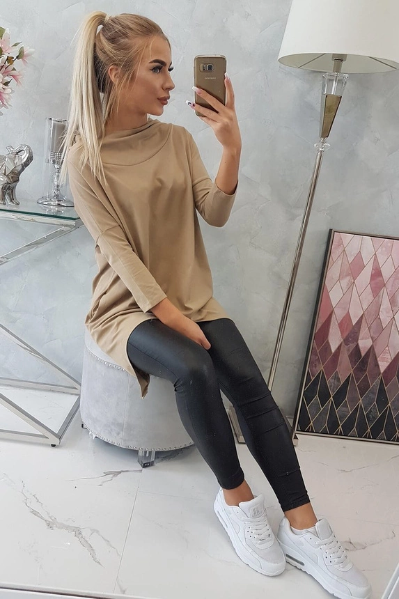 Sweatshirt with a print of wings camel