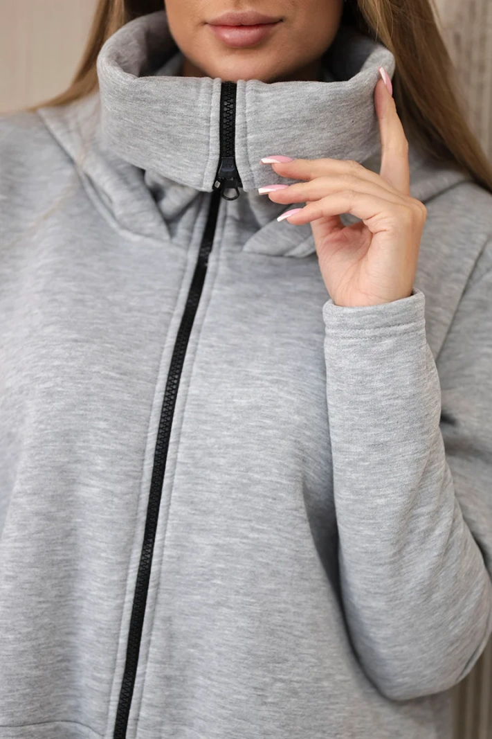 Isoliertes Kleid mit längeren Seiten grau