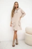 Beigefarbenes Kleid mit Kapuze