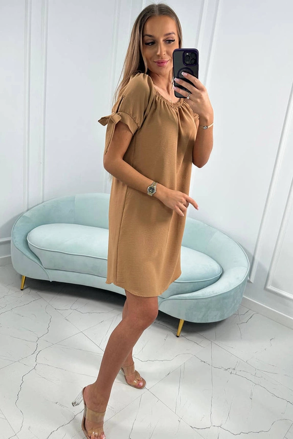 Kleid mit gestuften Ärmeln in Camel