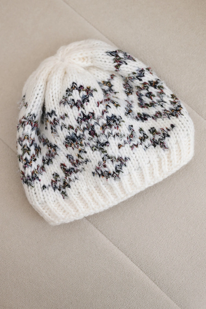 Women's winter cap with colorful patterns and a thick cuff K353 white+gray