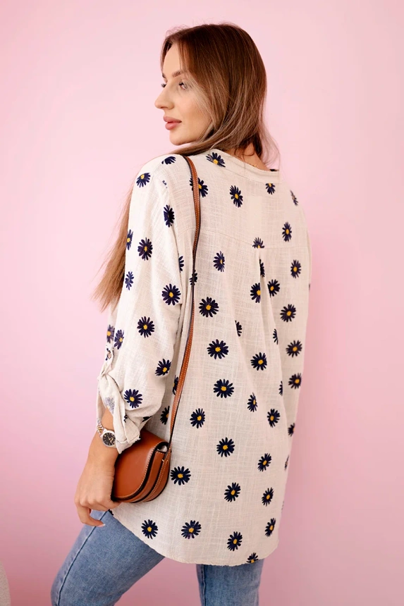 Leinen Damenbluse mit Blumenmuster, langen Ärmeln und Knöpfen Beige