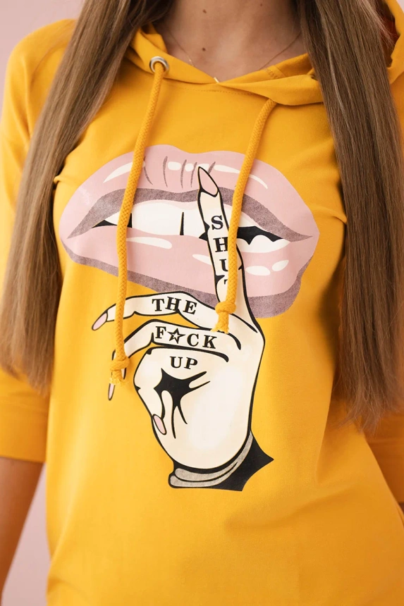 Kleid mit längerem Rücken und buntem Senfprint