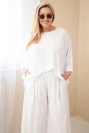 Dámsky plus size viskózový komplet so širokými nohavicami a blúzkou biely